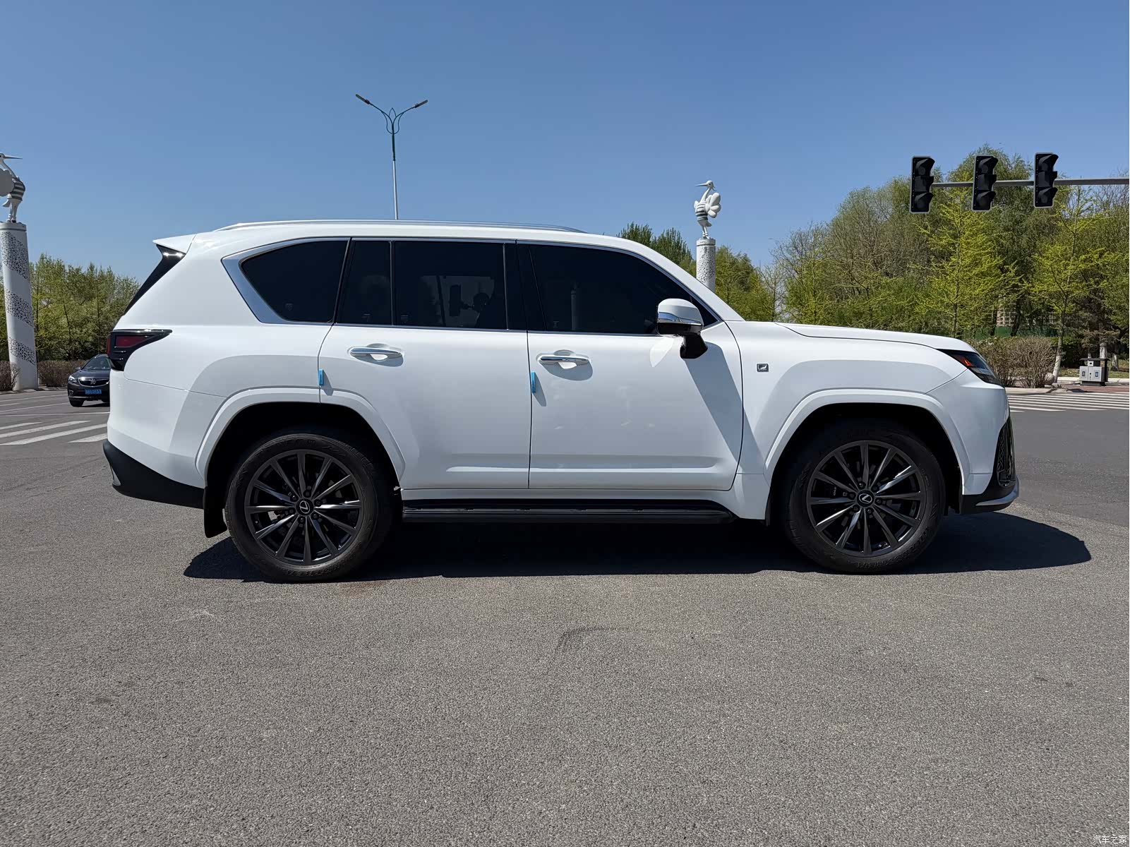 Lexus LX, 2023 7