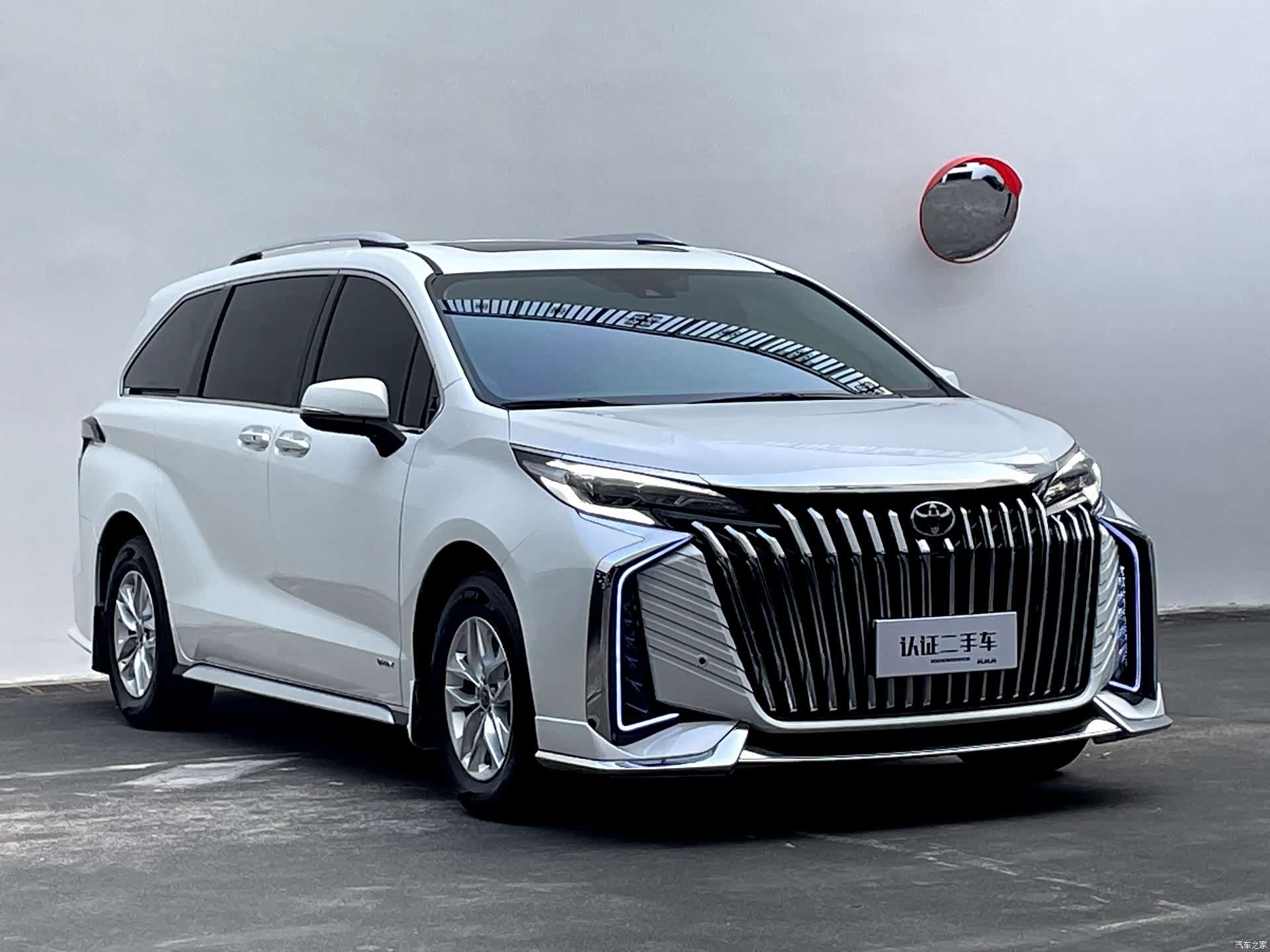 Toyota Granvia, 2025 4