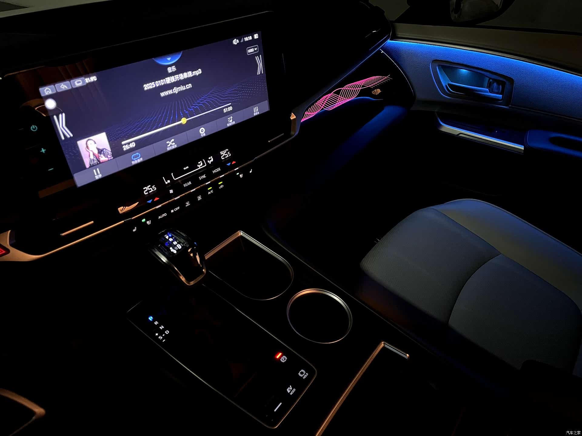 Toyota Granvia, 2025 14