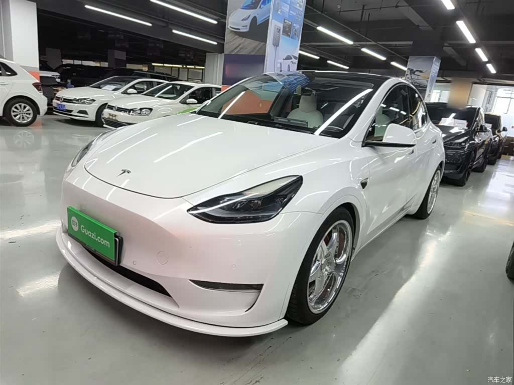Tesla Model Y, 2023 1