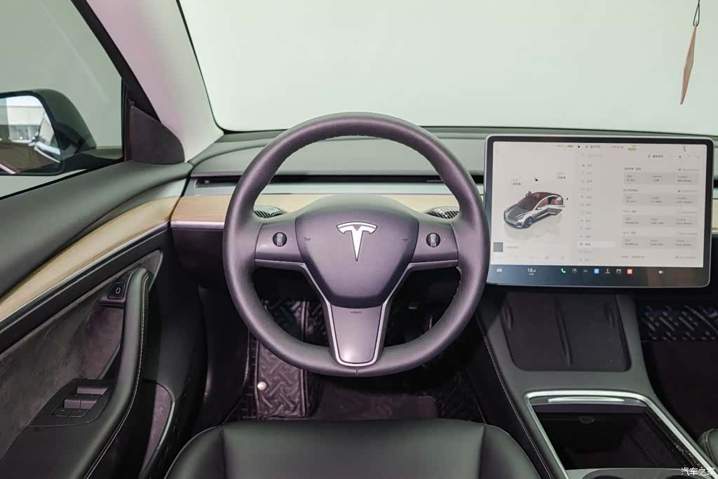 Tesla Model 3, 2023 13
