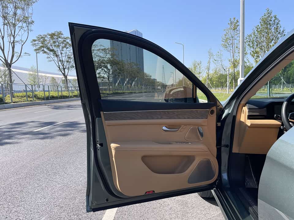 AITO Ask the world M5