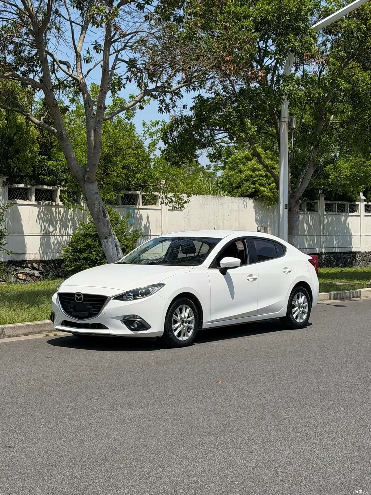 Mazda Mazda3, 2015 1