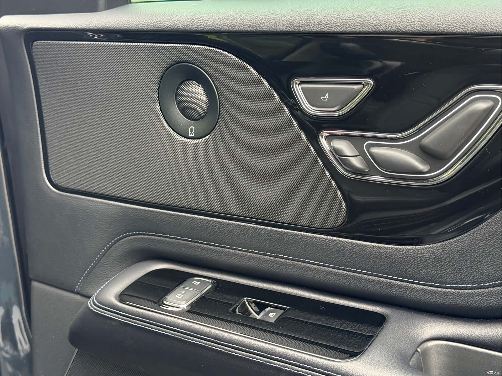 Lincoln Aviator, 2023 19