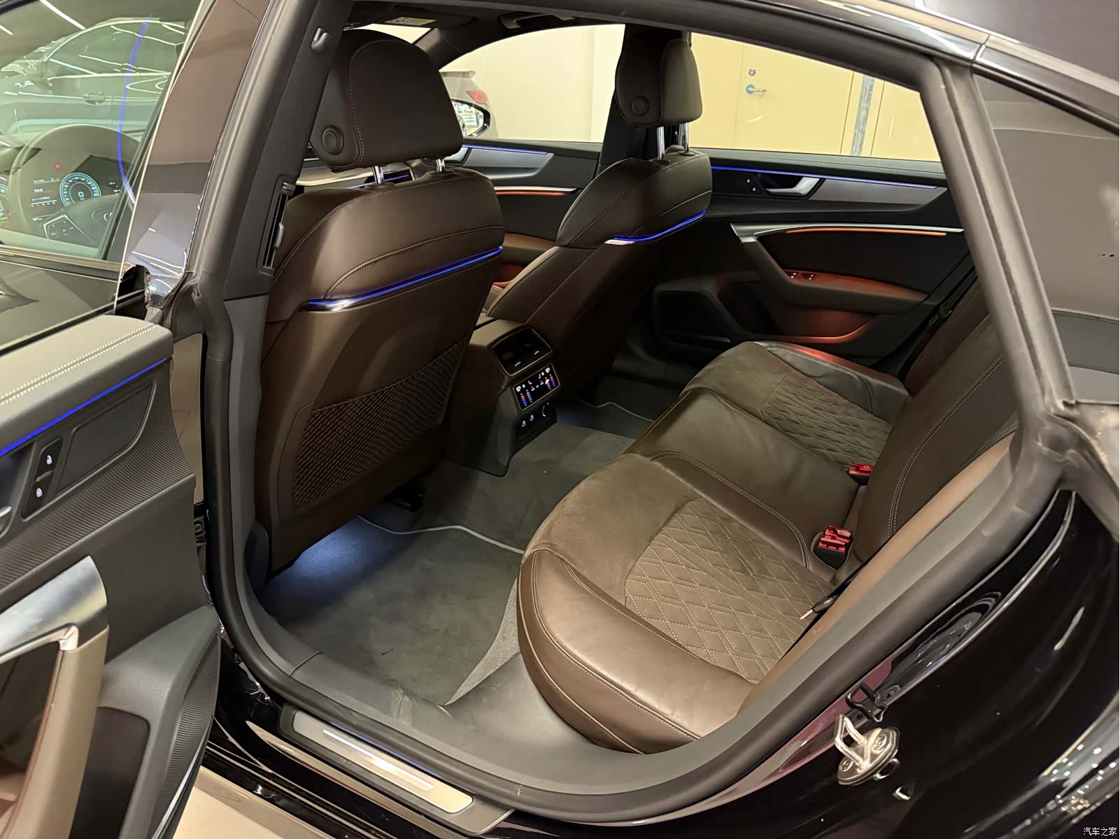 Audi A7L, 2023 7