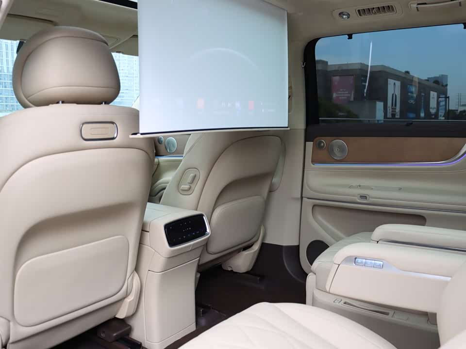 AITO Ask the world M9