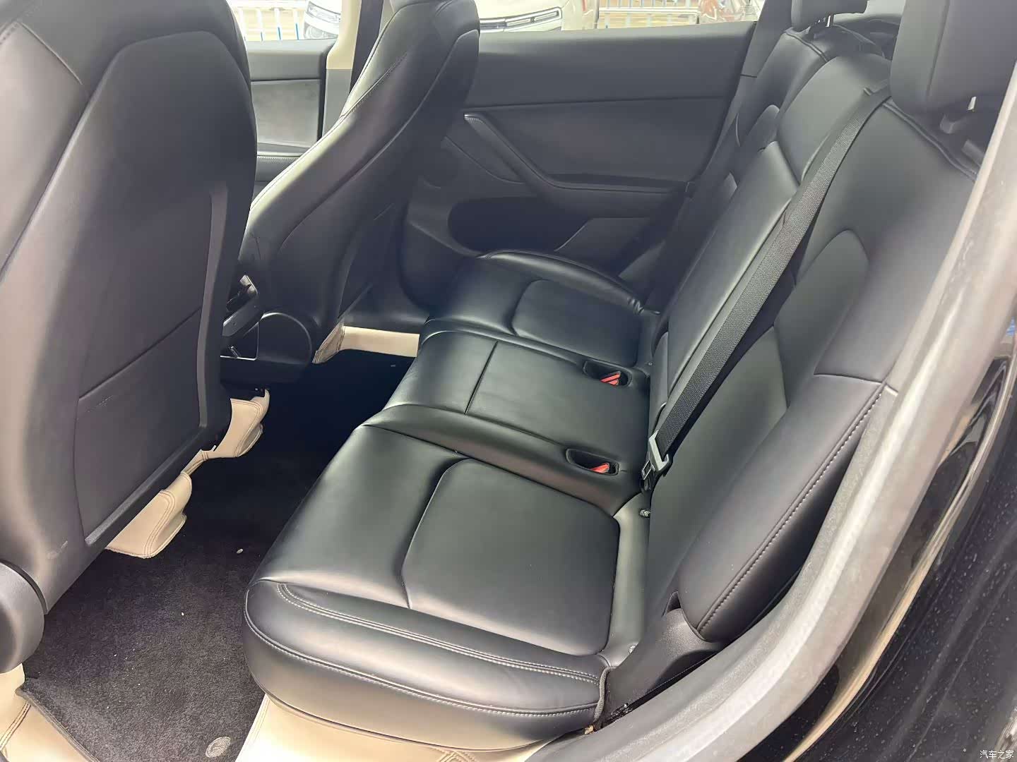Tesla Model Y, 2023 4