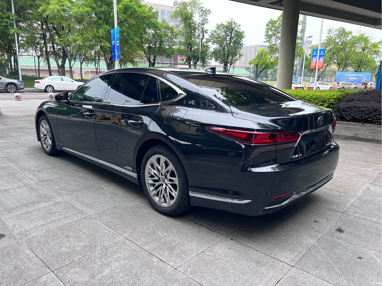 Lexus LS, 2023 11
