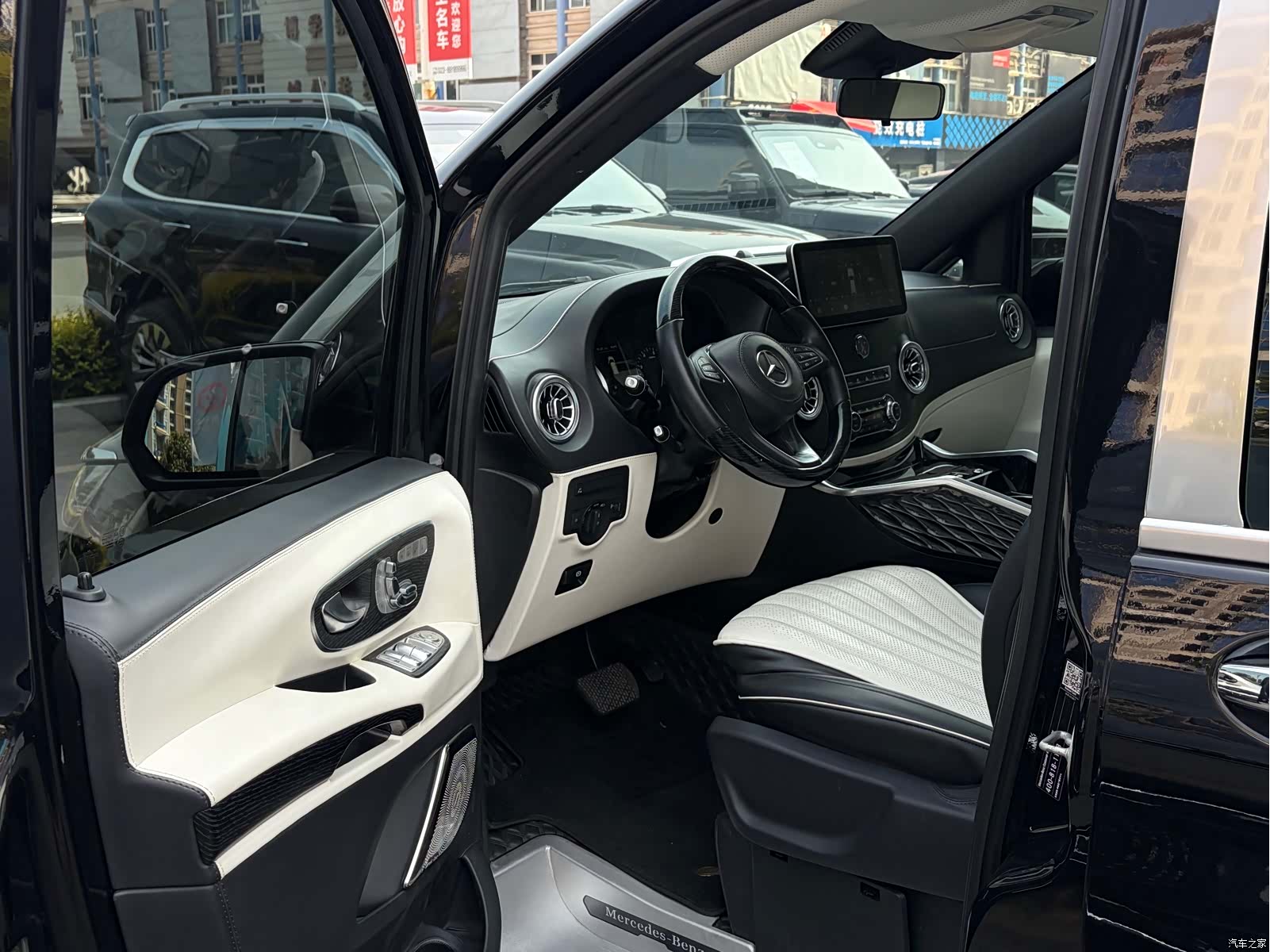 Mercedes-Benz 7, 2023 9