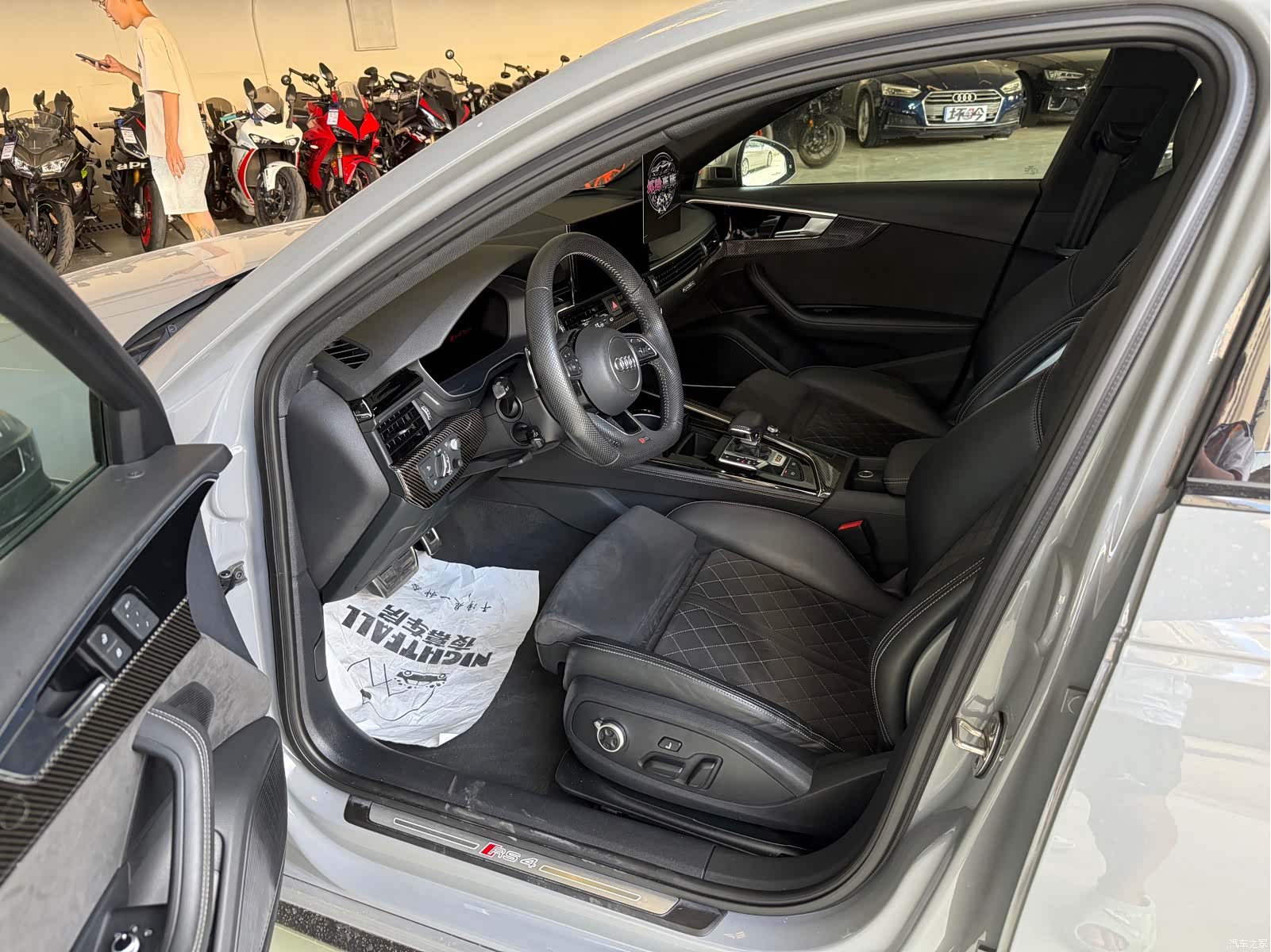 Audi RS4, 2023 4