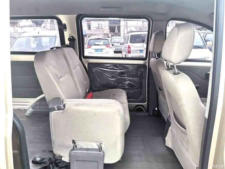 Wuling V, 2017 11
