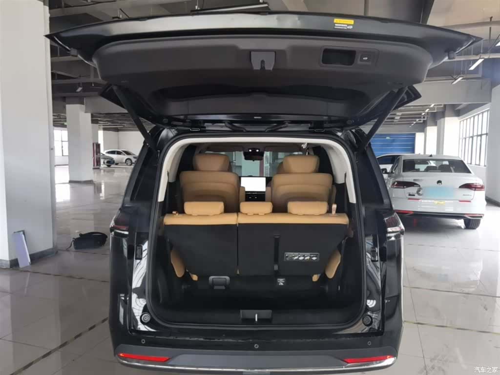 Trumpchi E8, 2025 19