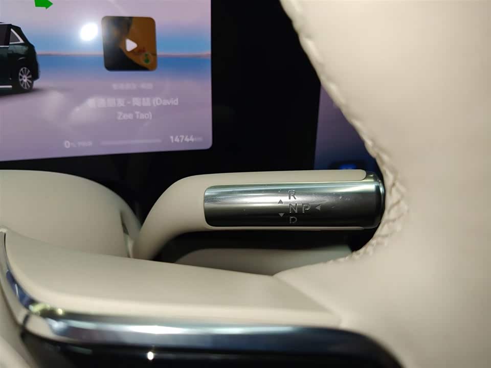 AITO Ask the world M8