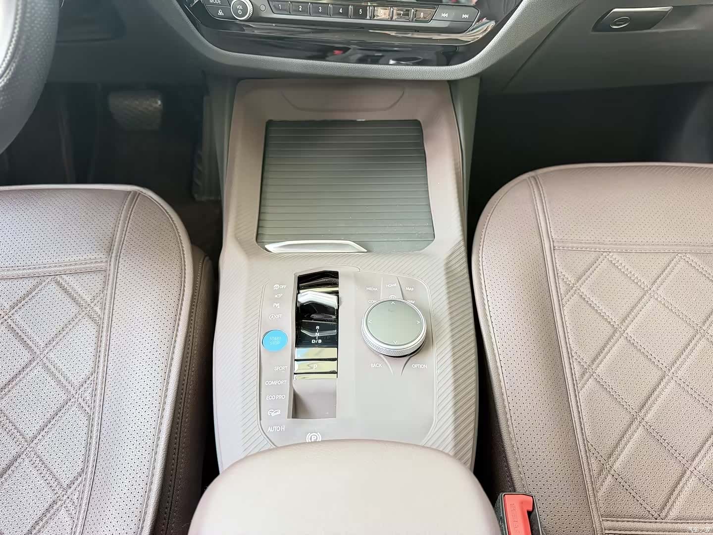 BMW iX3, 2025 12