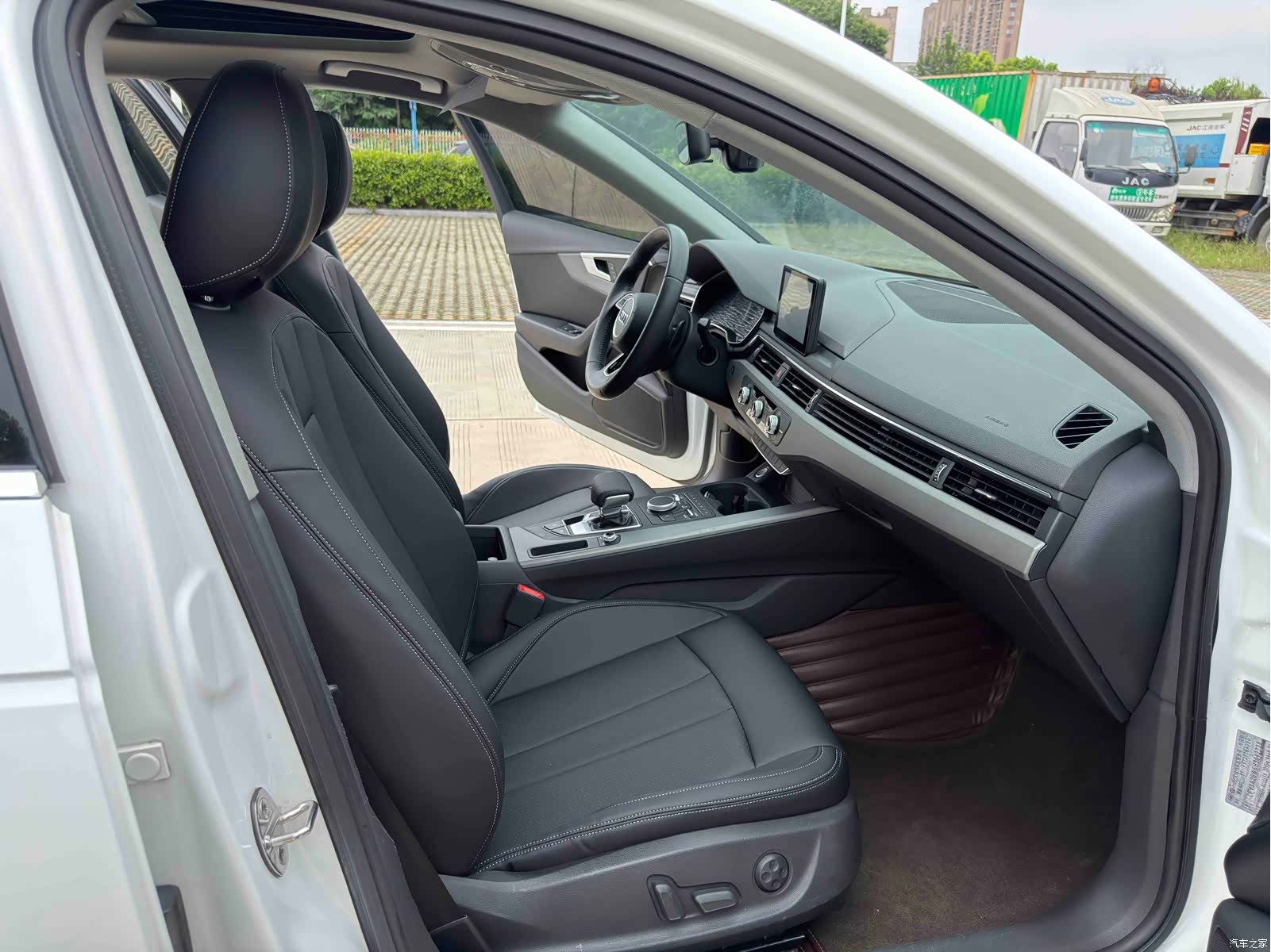 Audi A4L, 2017 11