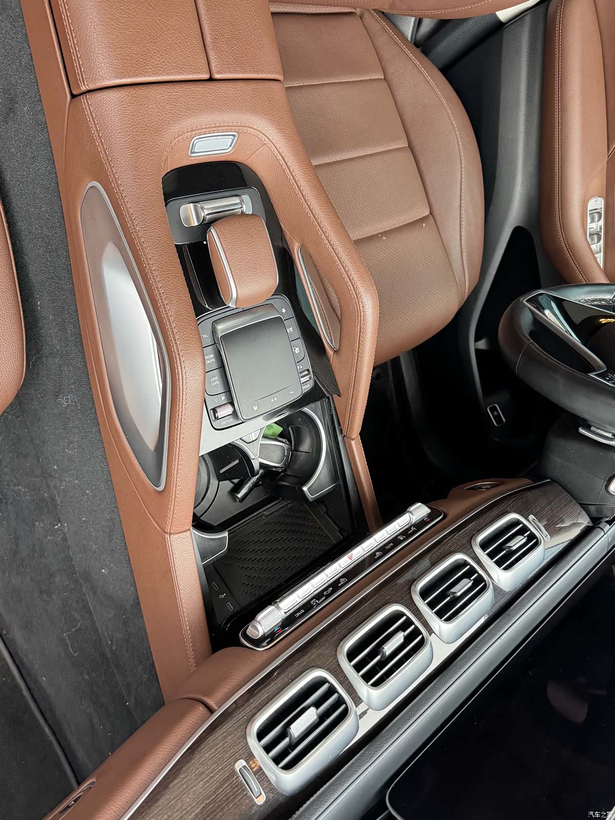 Mercedes-Benz GLE, 2025 12