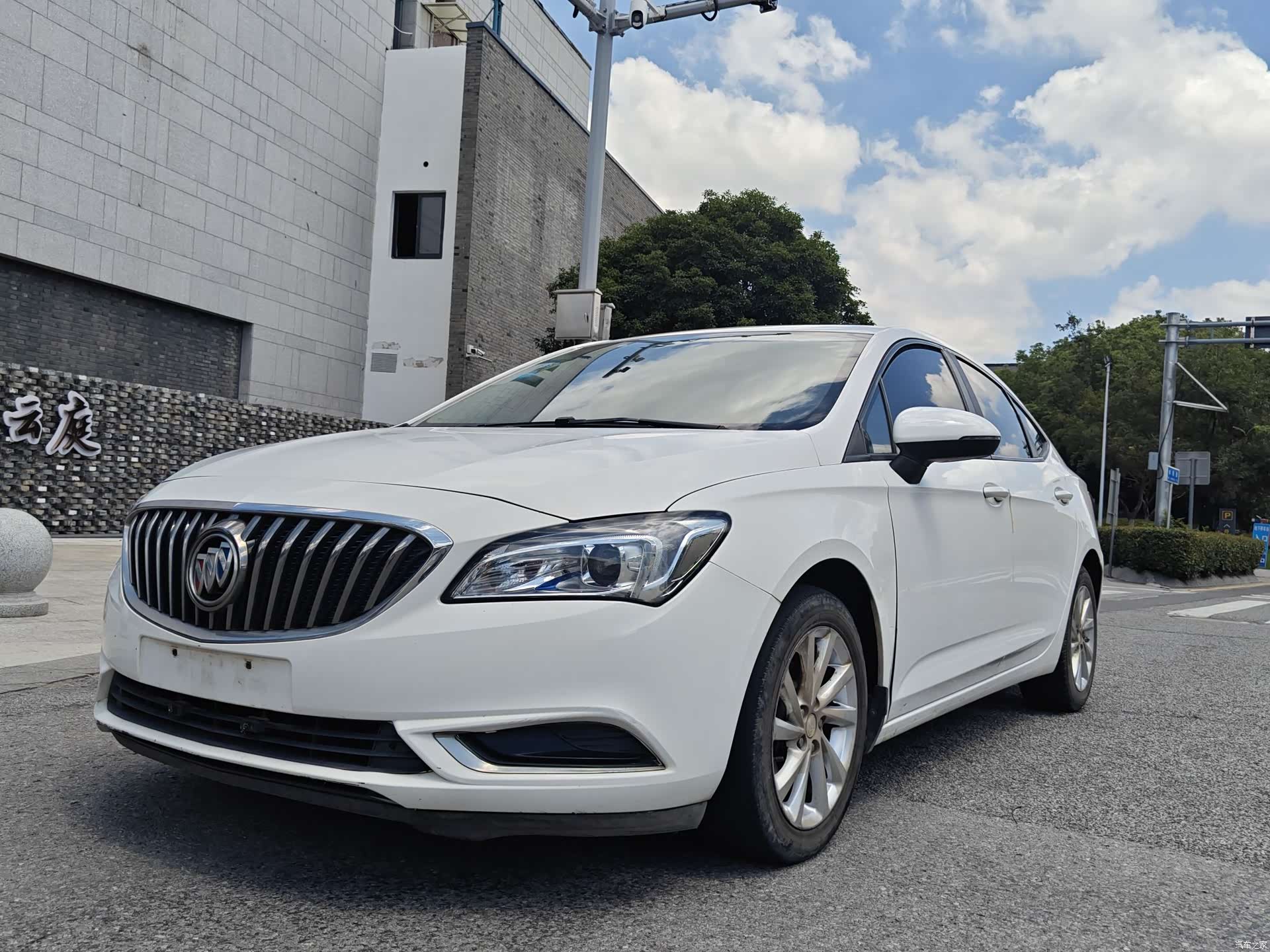 Buick Verano, 2016 1
