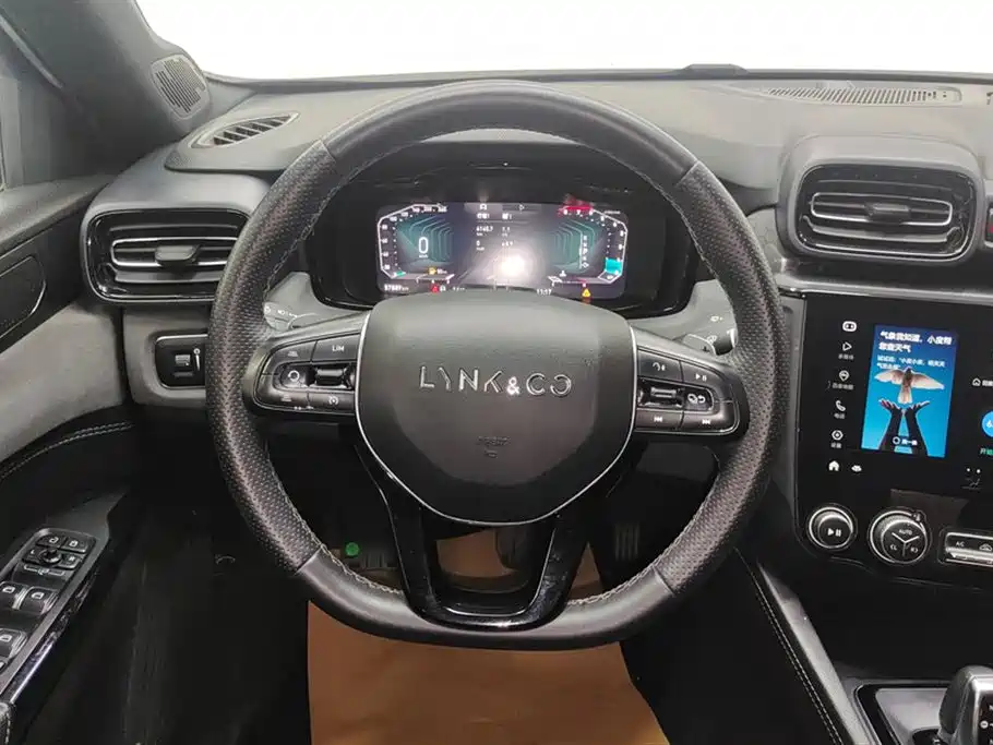 Lynk & Co 03