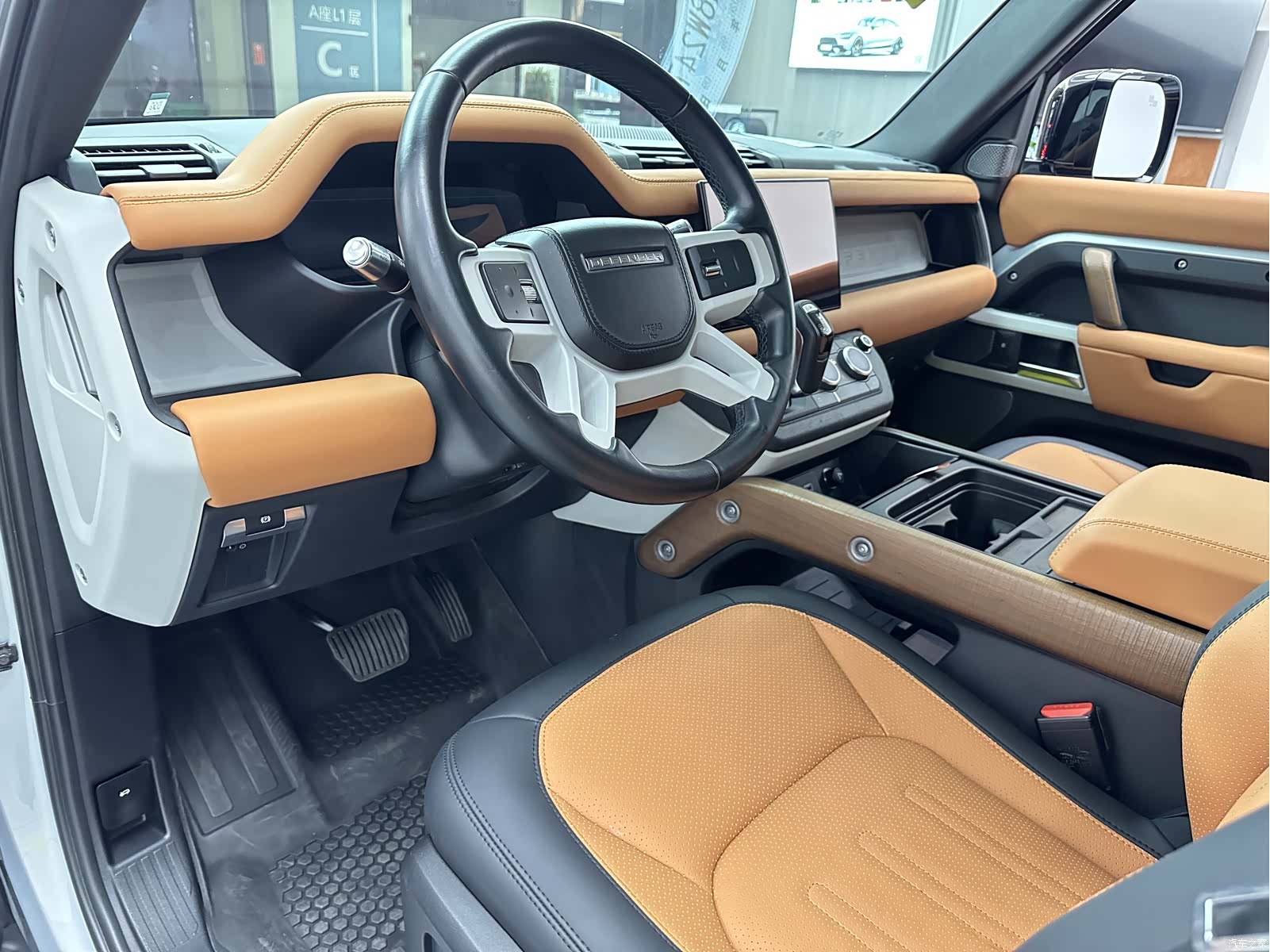 Land Rover Defender, 2021 10