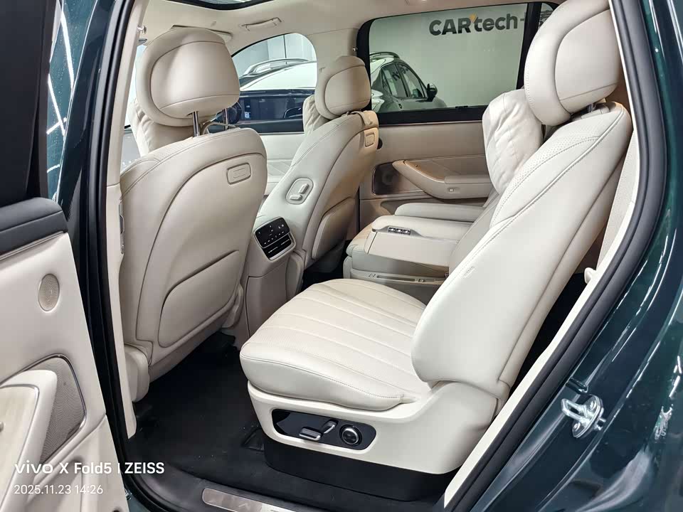 AITO Ask the world M8