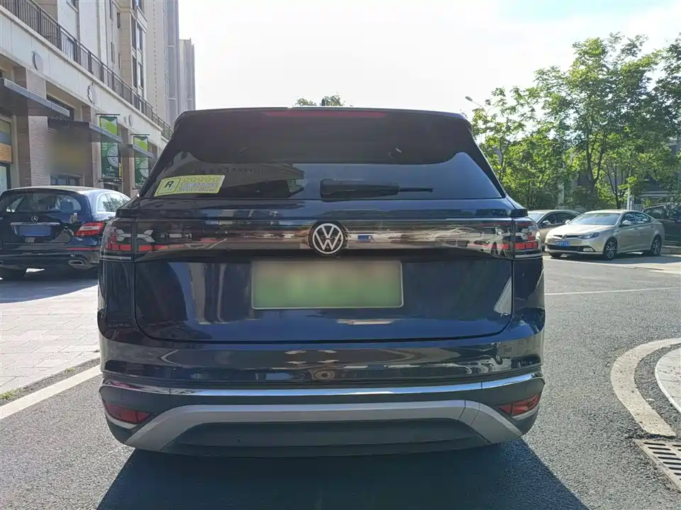 Volkswagen ID.6 CROZZ