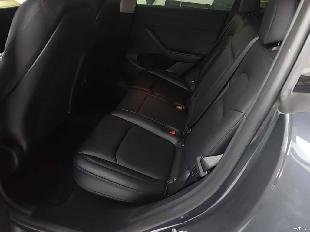 Tesla Model Y, 2023 17