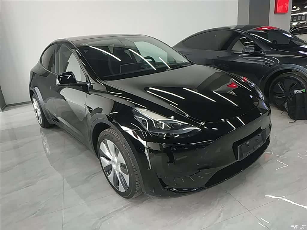 Tesla Model Y, 2023 4
