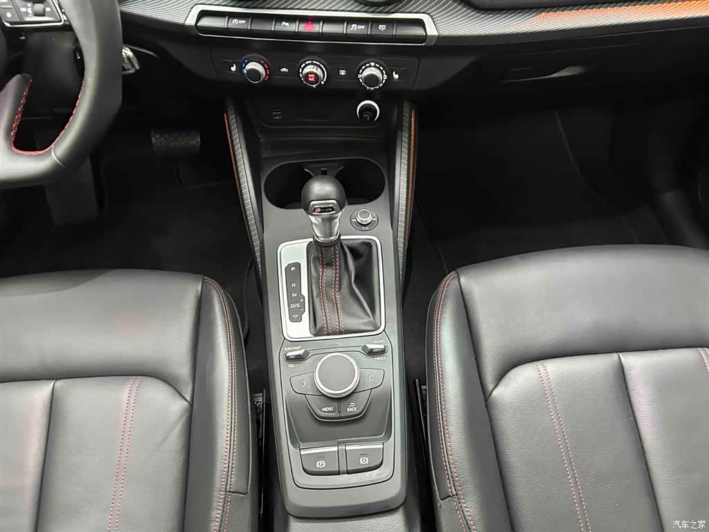Audi Q2L, 2022 все фото