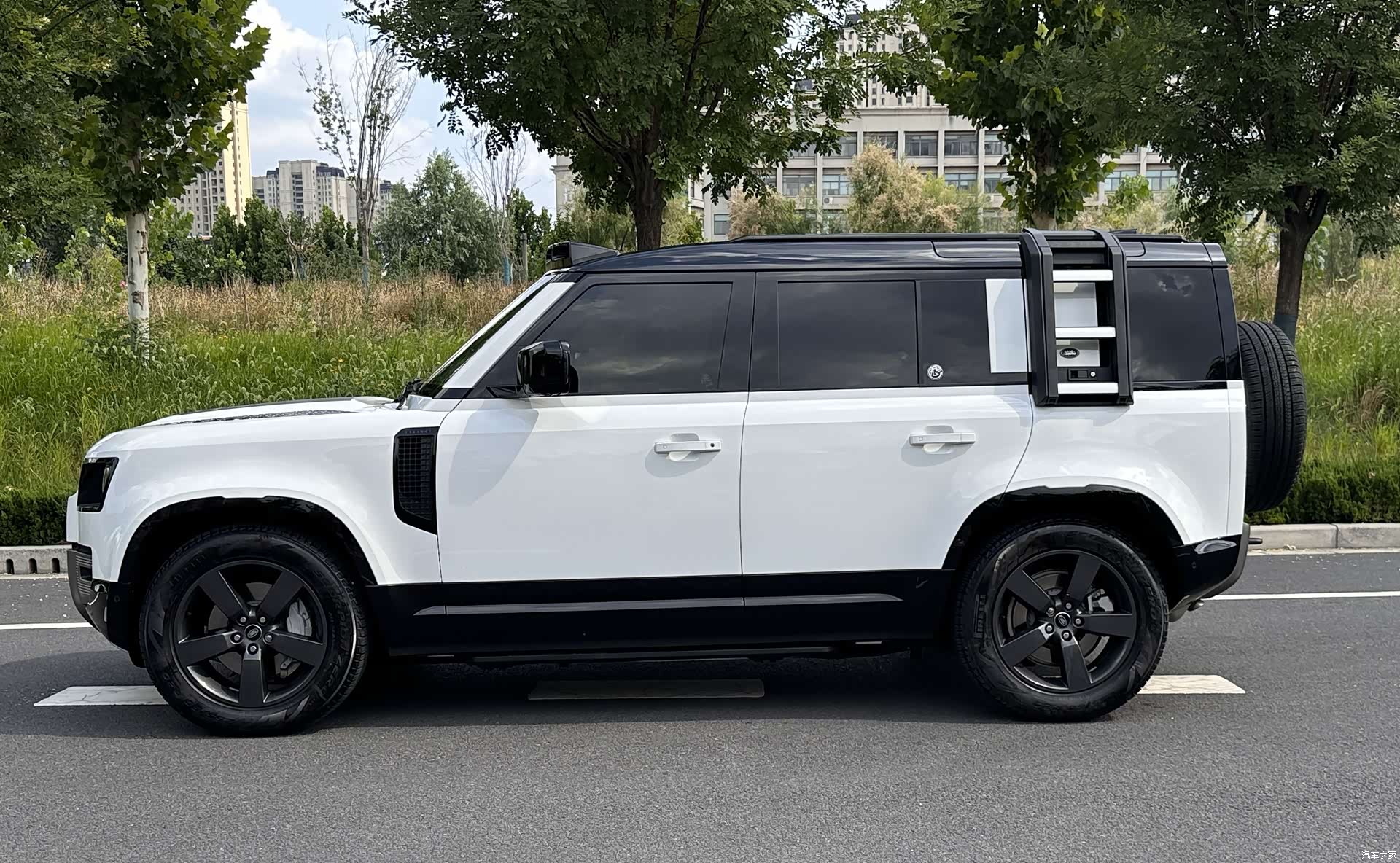 Land Rover Defender, 2021 7