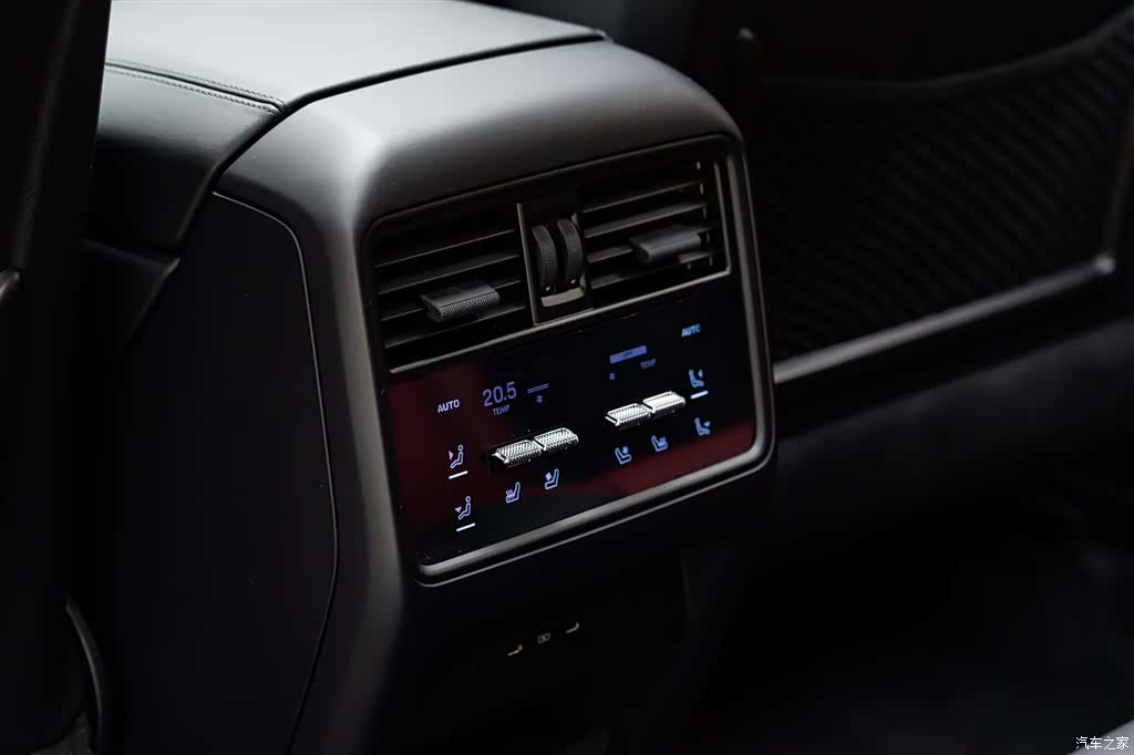 Porsche Cayenne, 2024 11