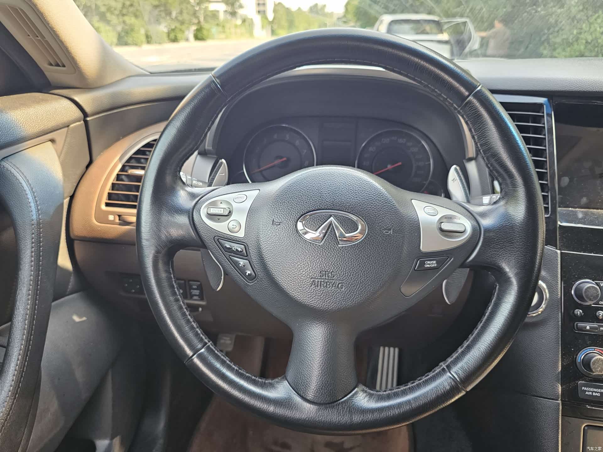 Infiniti FX35, 2012 12