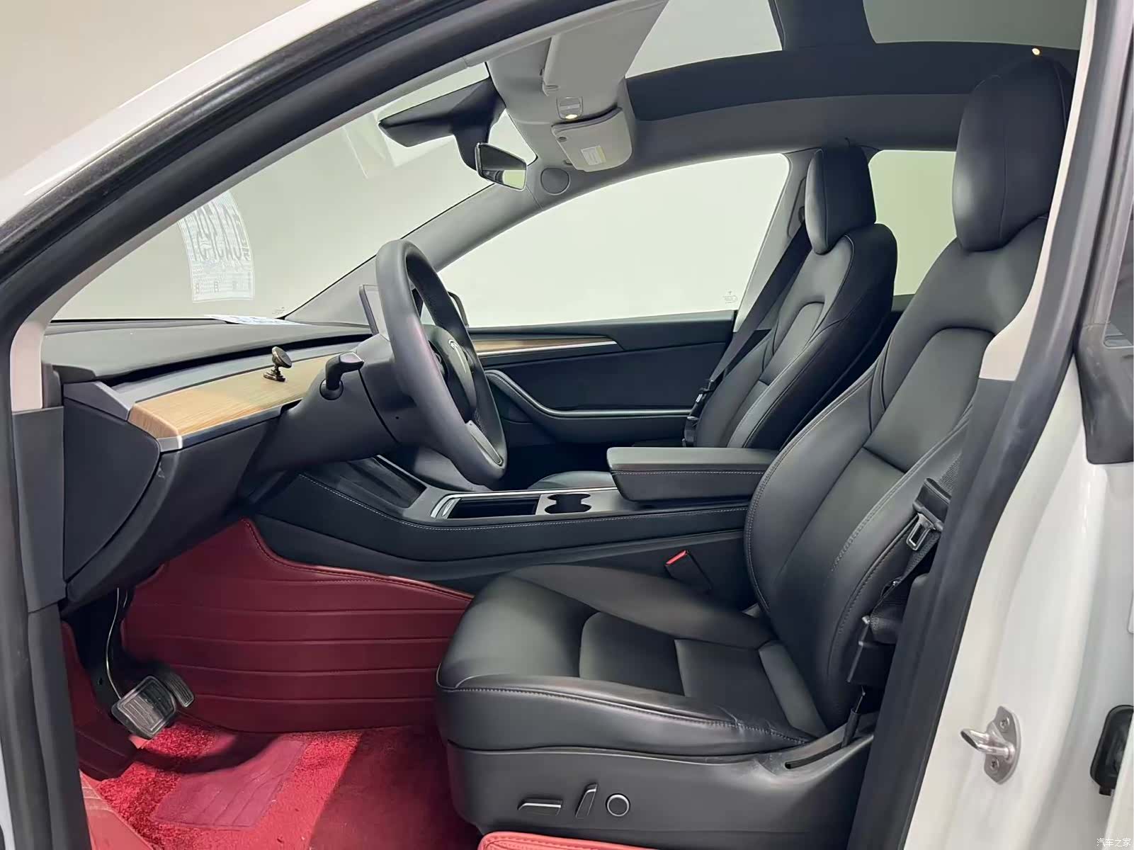 Tesla Model Y, 2021 3