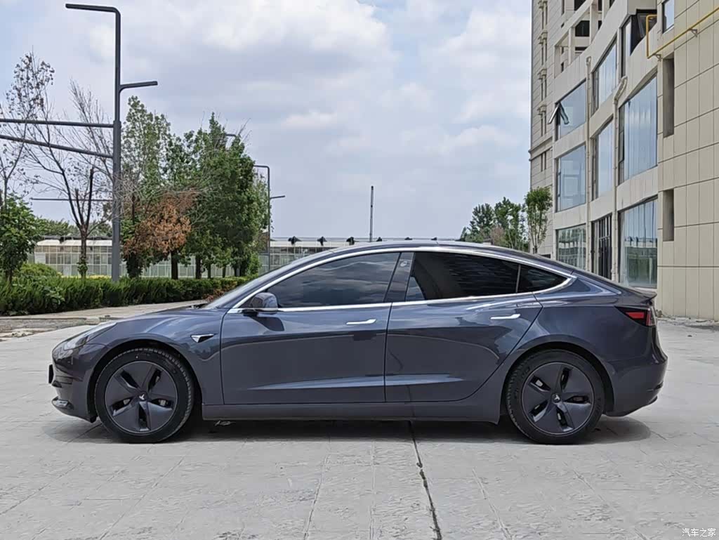 Tesla Model 3, 2020 13