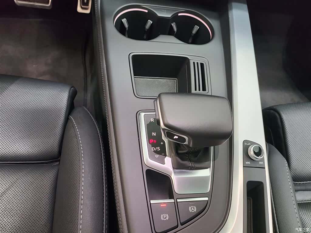 Audi A4L, 2023 24