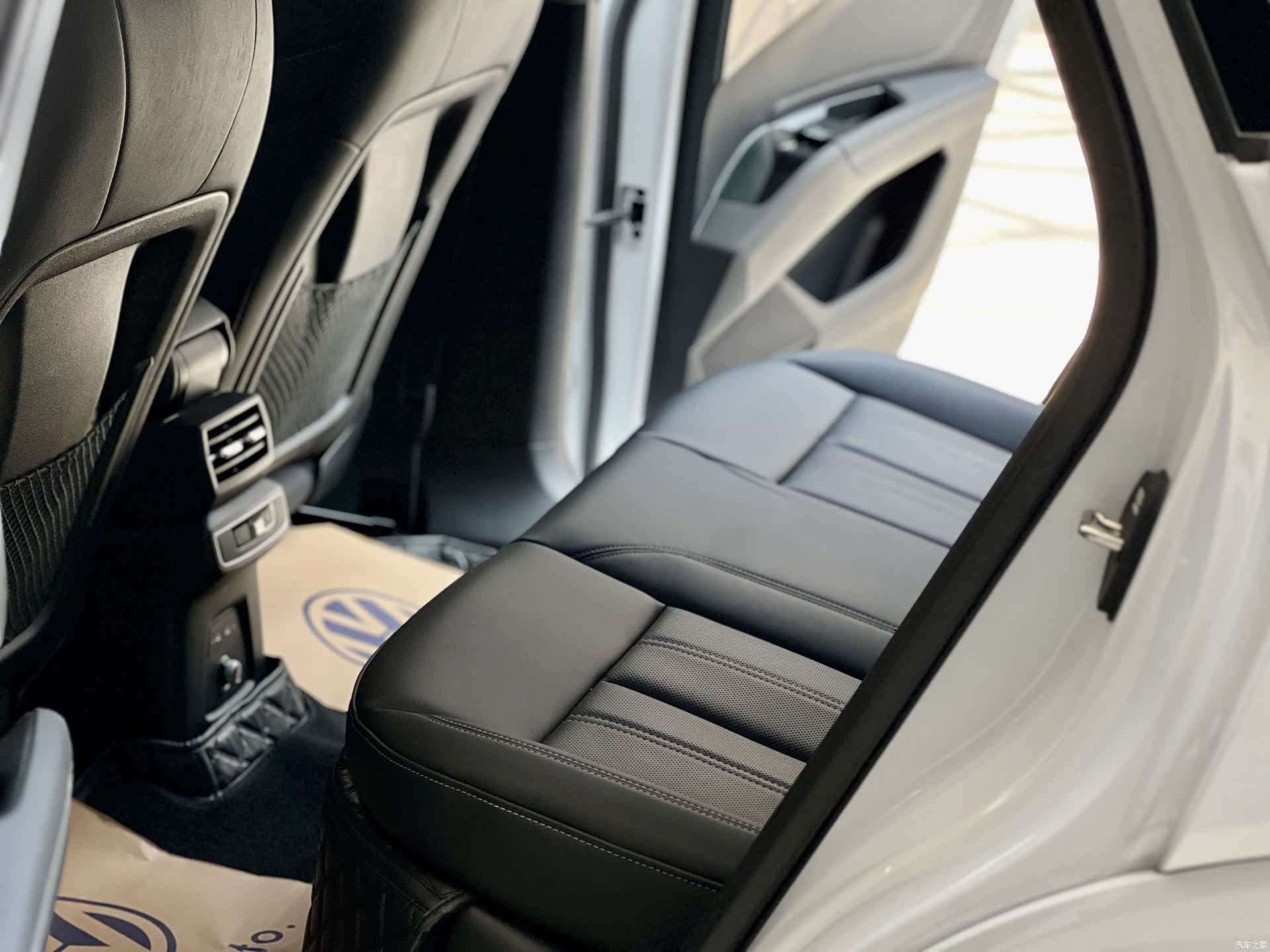 Audi Q4 e-tron, 2024 9