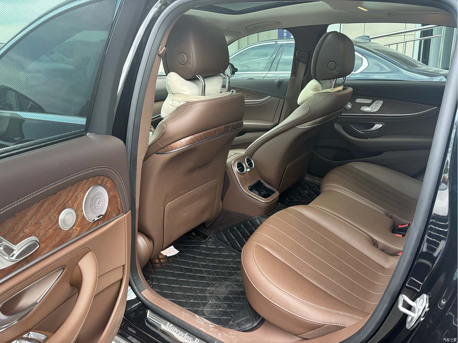 Mercedes-Benz E-Class, 2023 3