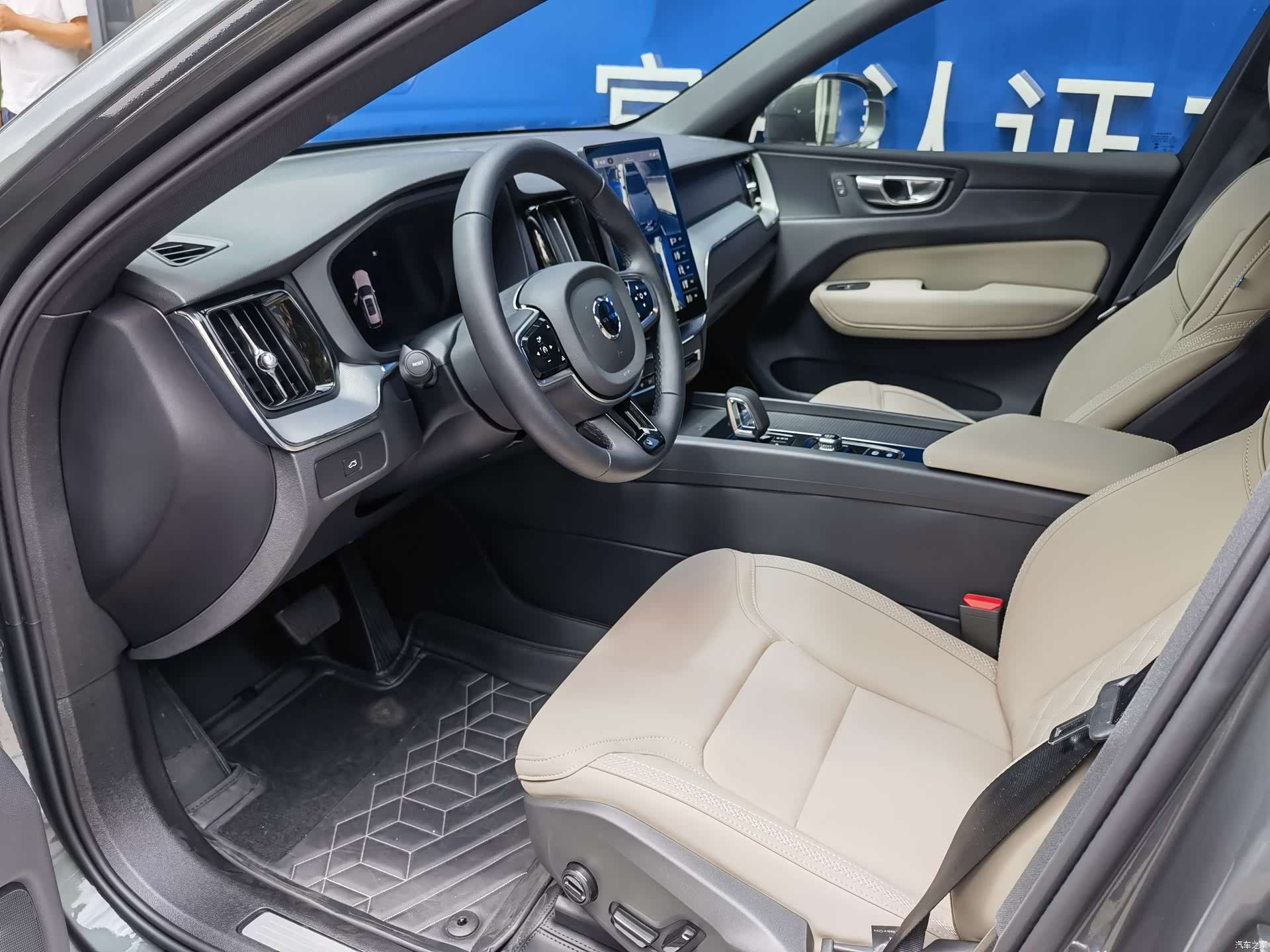 Volvo XC60, 2025 9