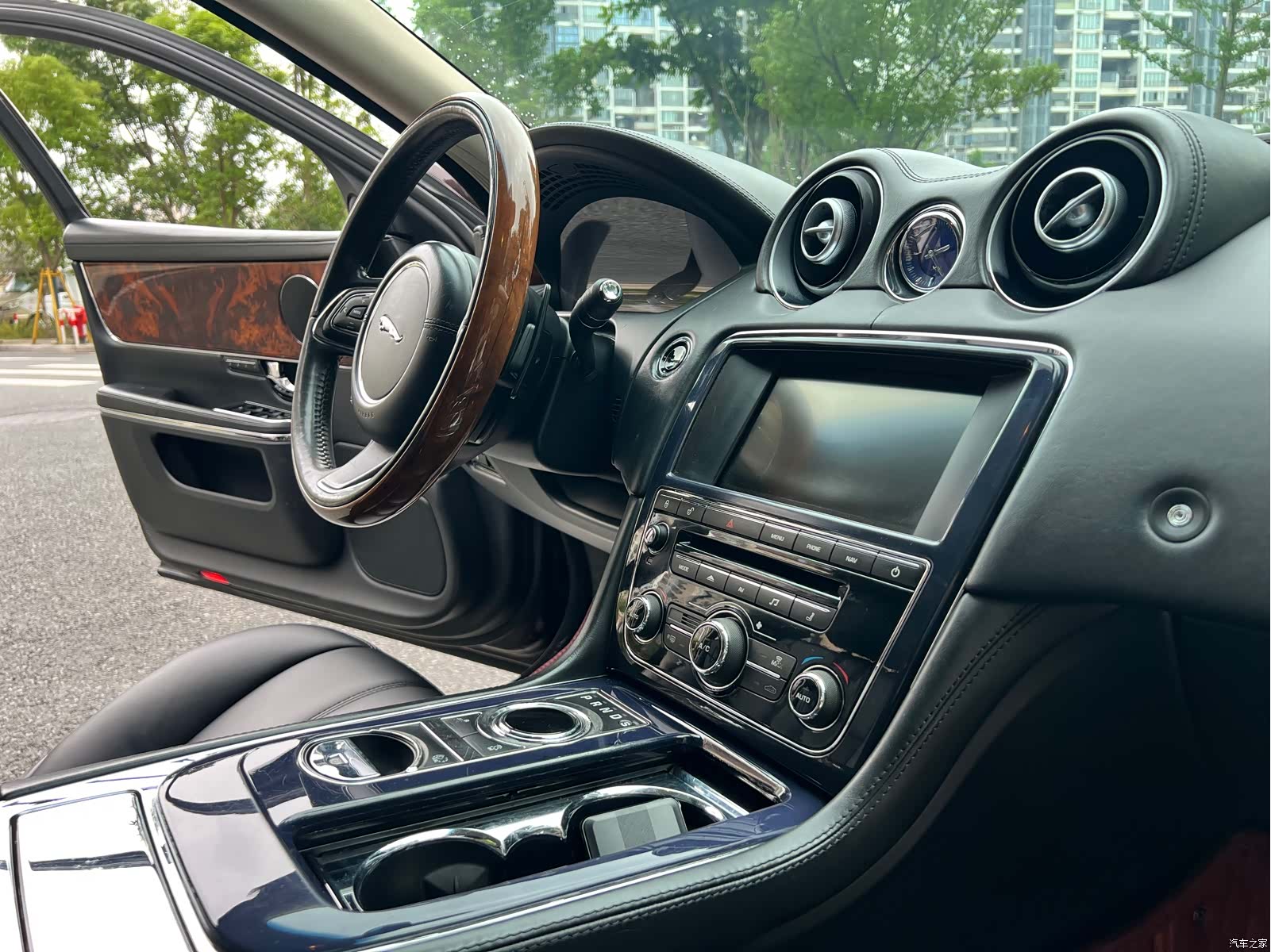 Jaguar XJ, 2012 12