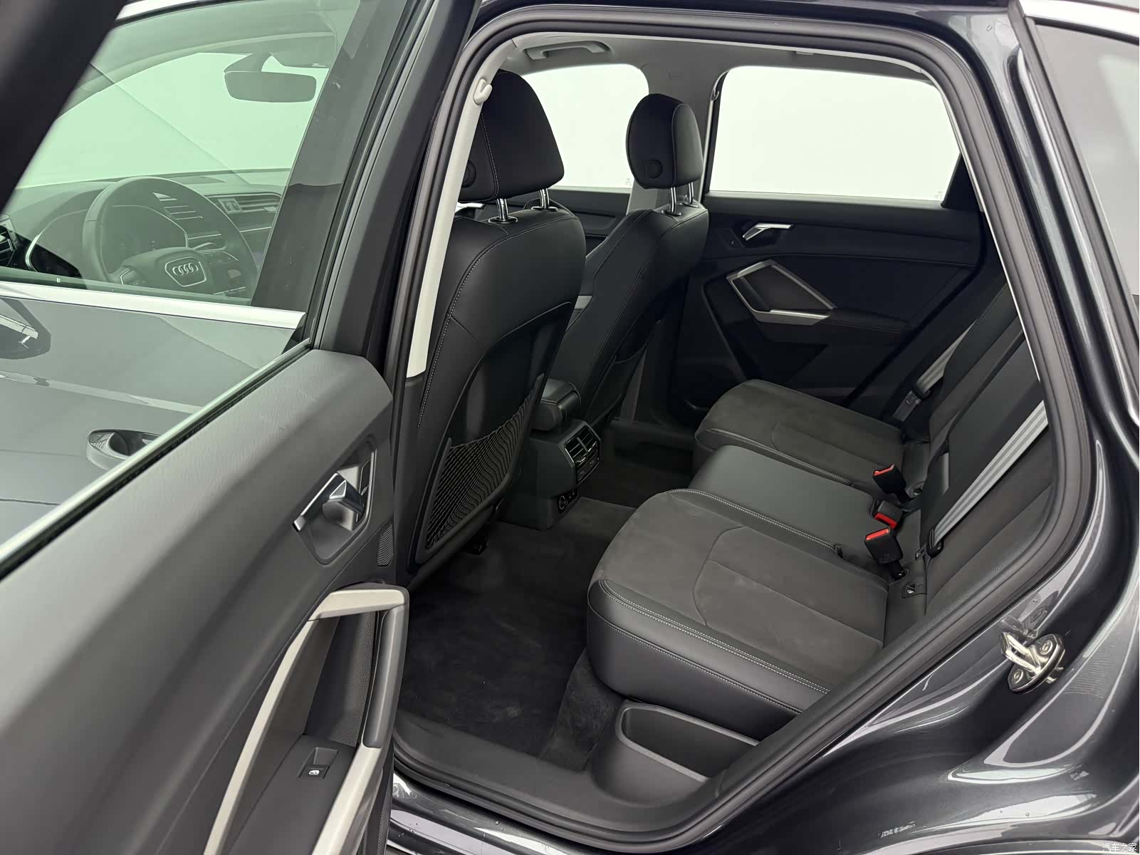 Audi Q3, 2023 13