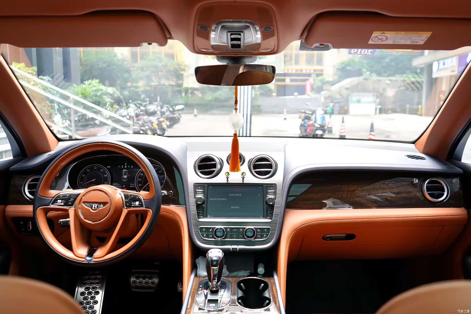 Bentley Bentayga, 2017 6