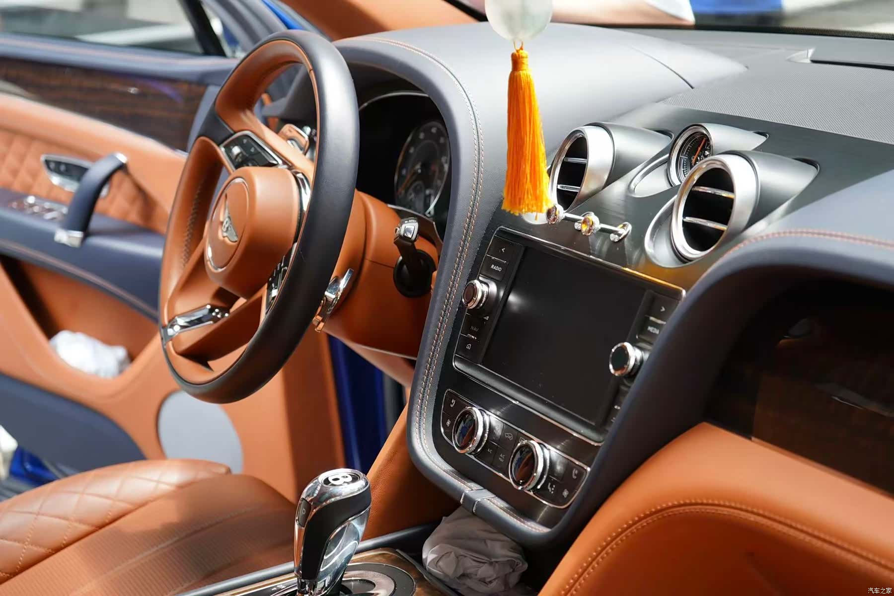 Bentley Bentayga, 2017 14