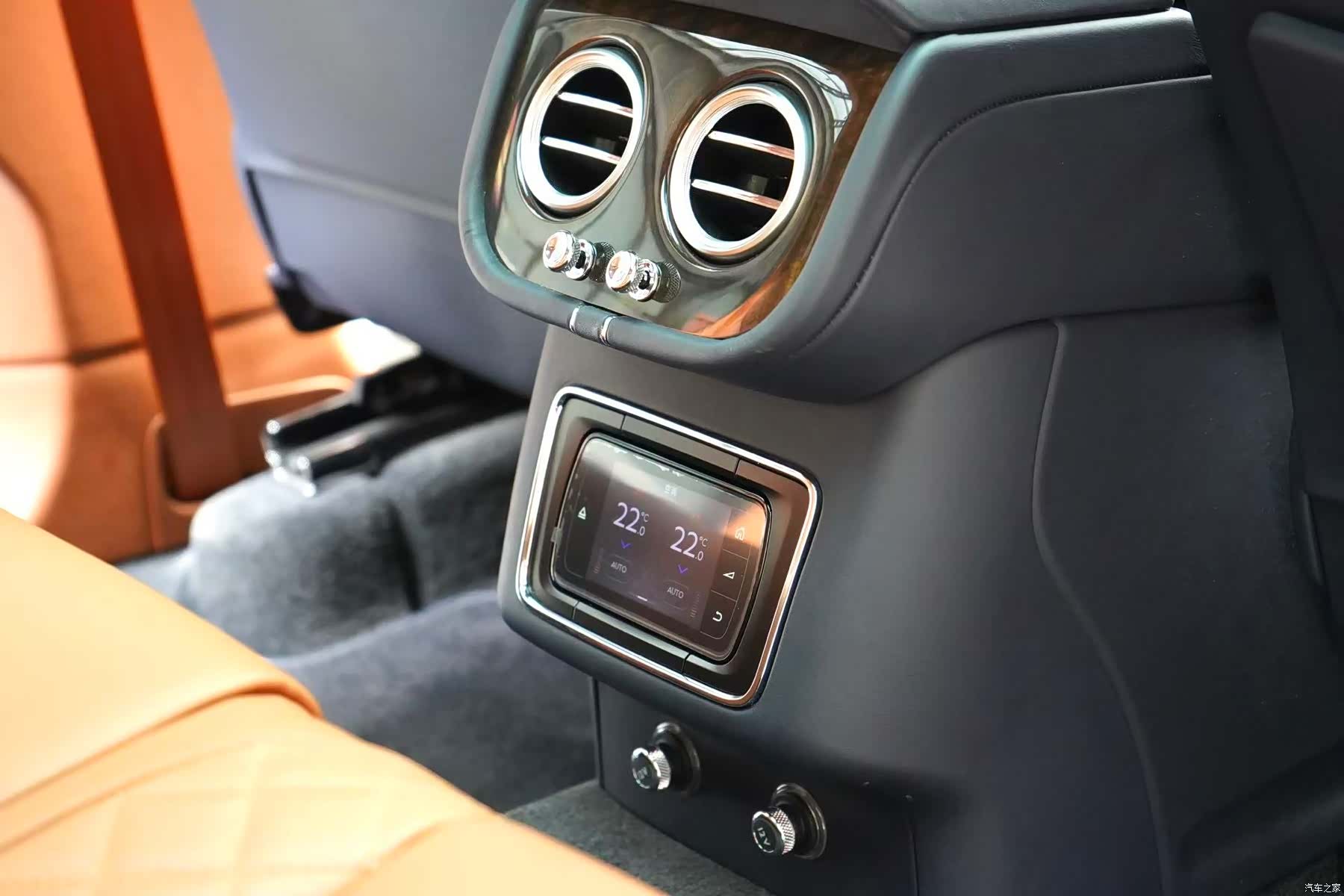 Bentley Bentayga, 2017 13