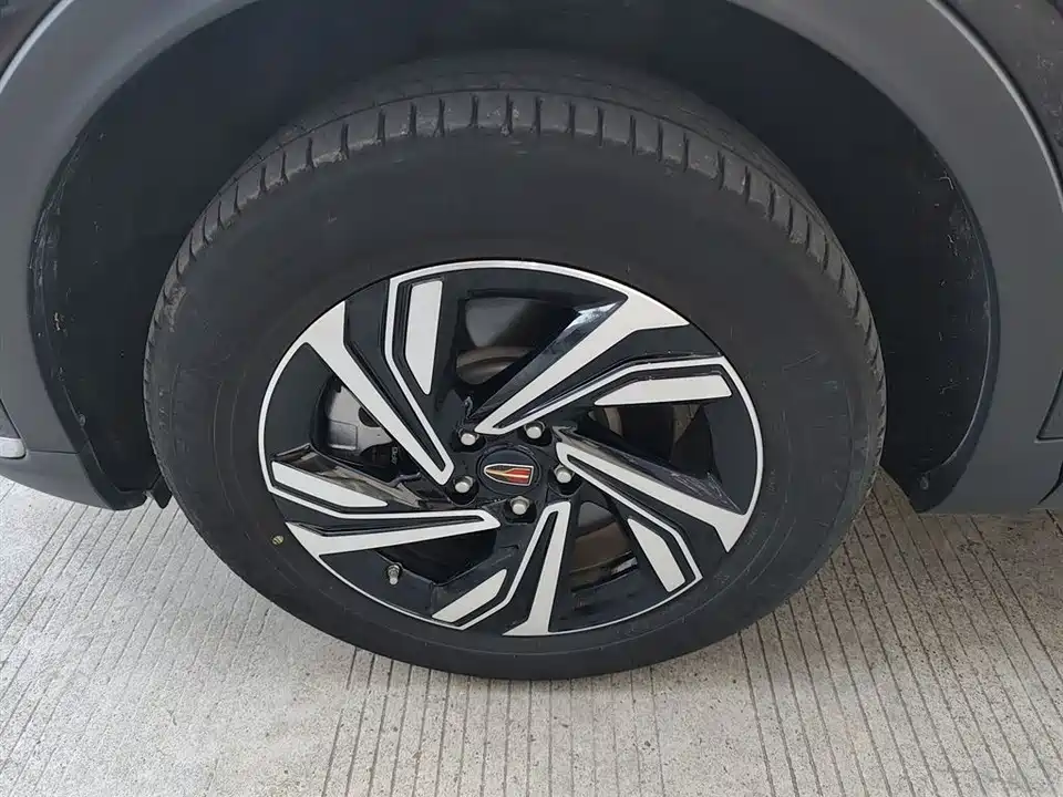 Hongqi HS5
