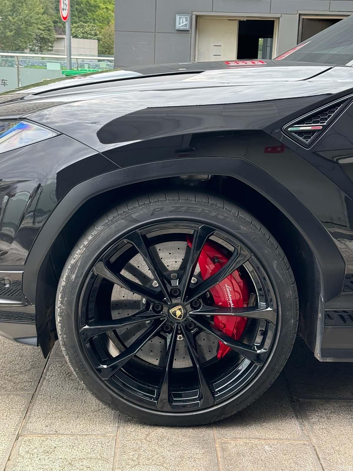 Lamborghini Urus, 2023 16