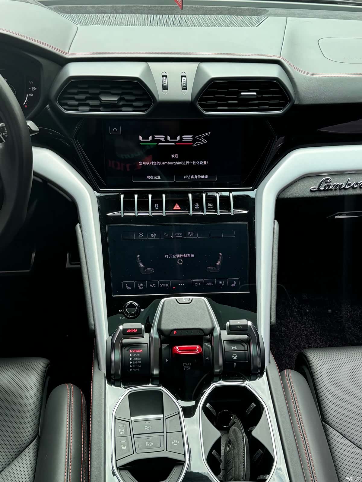 Lamborghini Urus, 2023 15