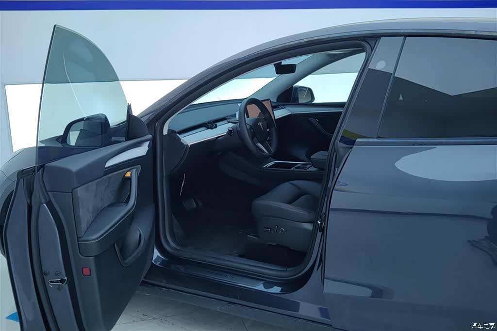 Tesla Model Y, 2024 9
