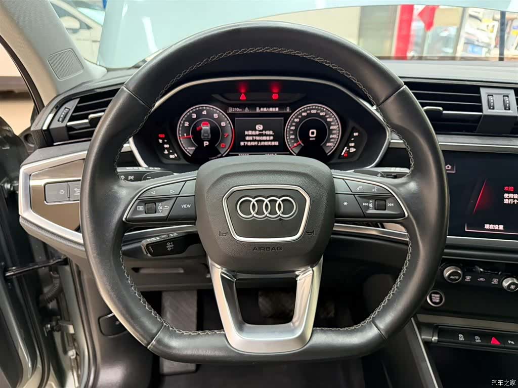 Audi Q3, 2022 11