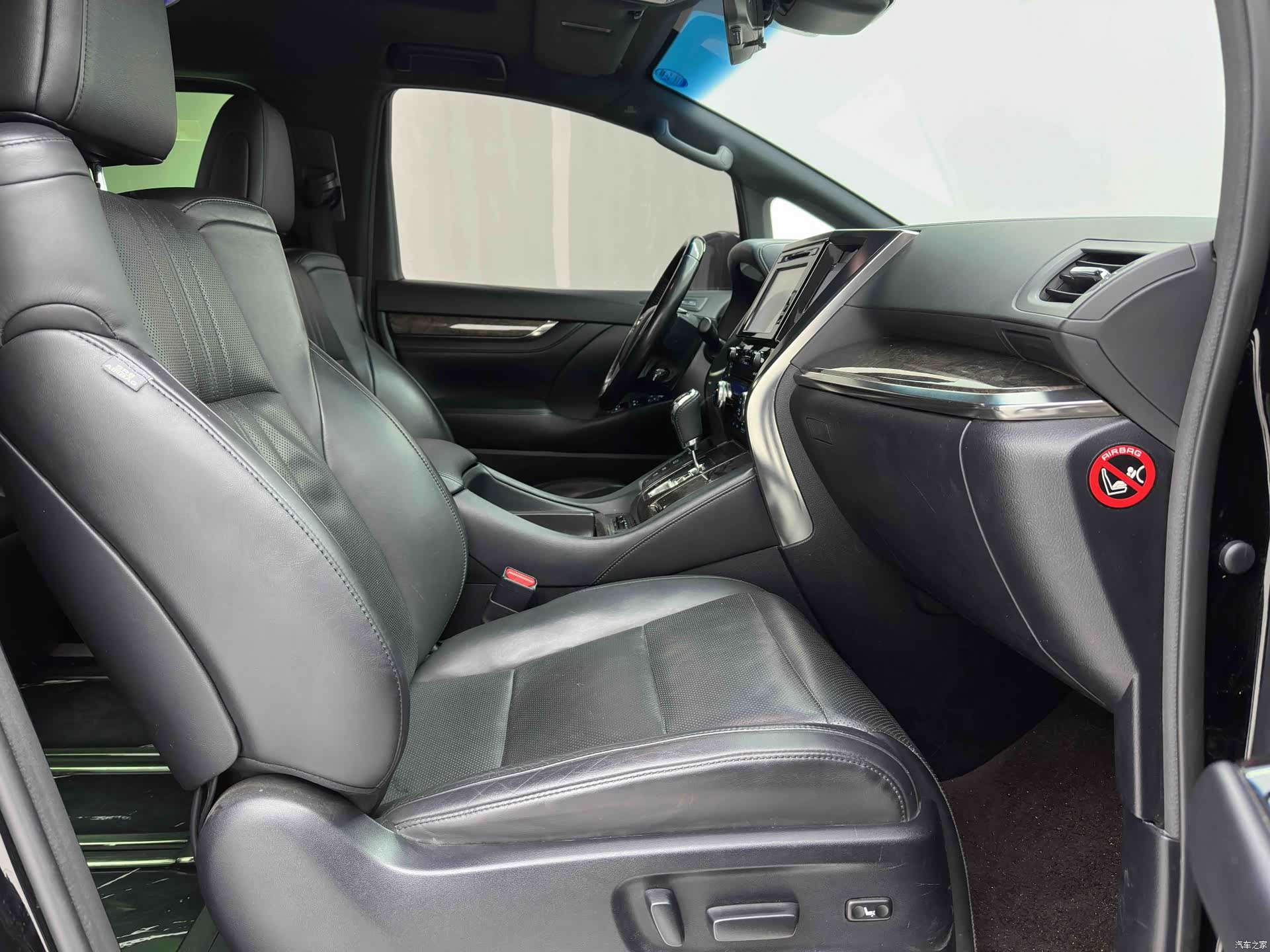 Toyota Alphard, 2019 27
