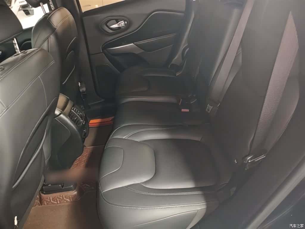 Jeep Cherokee, 2019 17