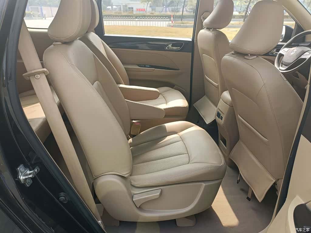 Wuling 730, 2016 6